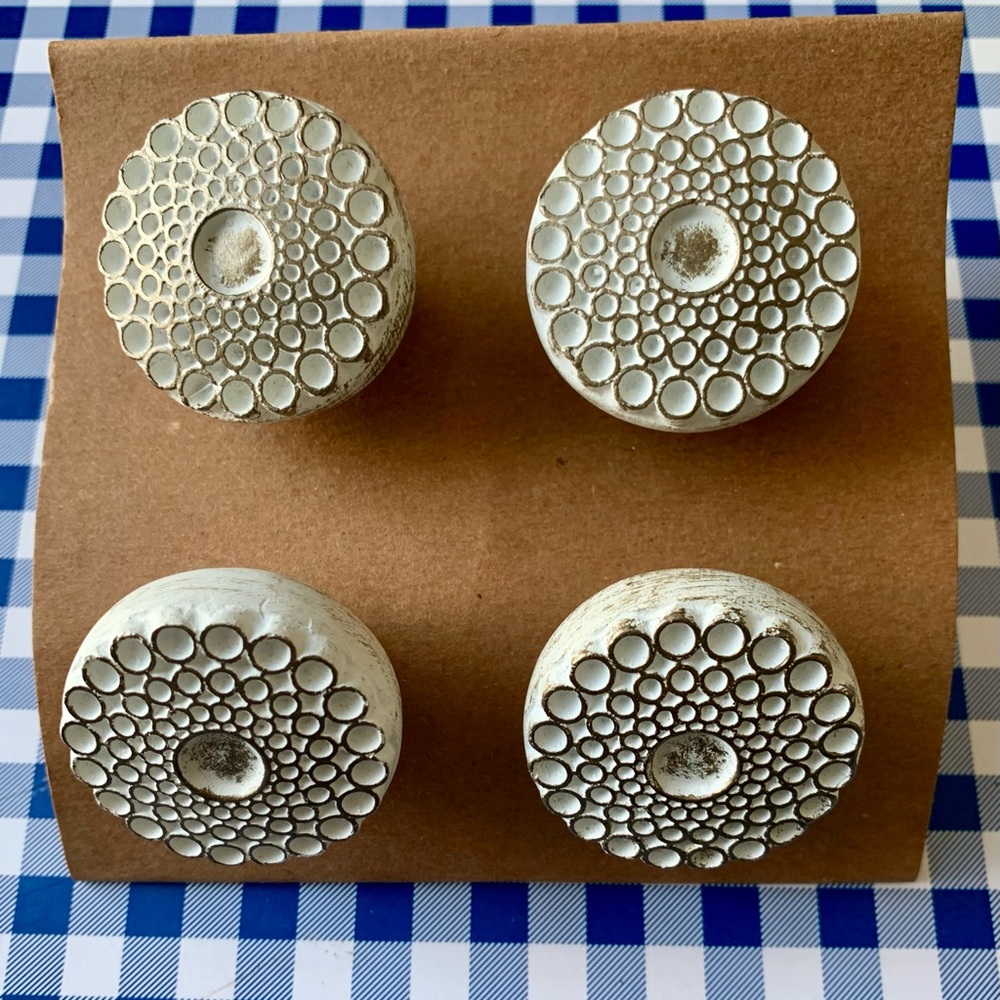 Cynthia Rowley Whitewashed Wooden Knobs/Drawer Pulls (4)
